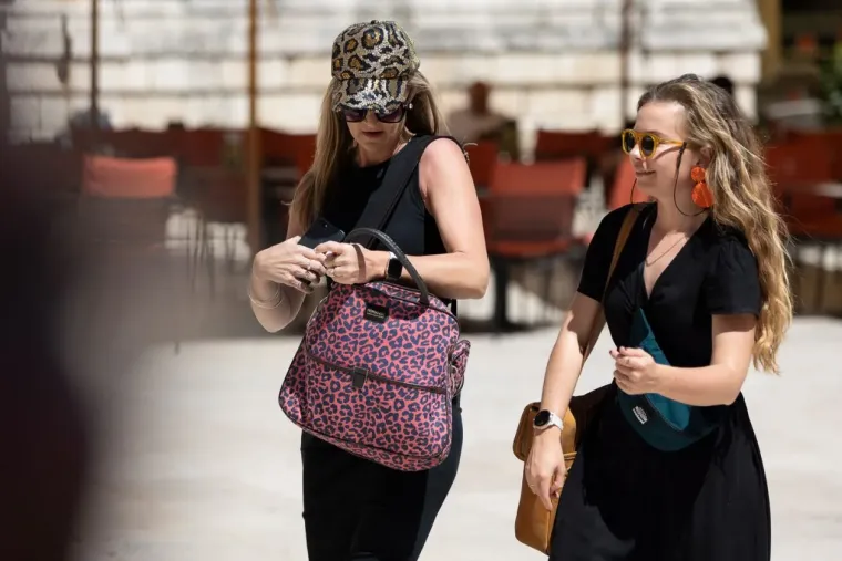 Temperatura raste zbog nje: Zadranka oduševila tamnim tenom i vitkom linijom
