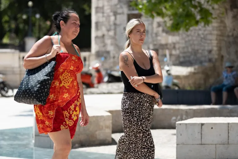 Temperatura raste zbog nje: Zadranka oduševila tamnim tenom i vitkom linijom