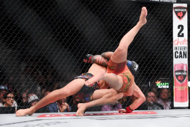 Zvijezda UFC-a brutalno nokautirala suparnika, a svi su primijetili detalj na njemu: 'On je Sotona'