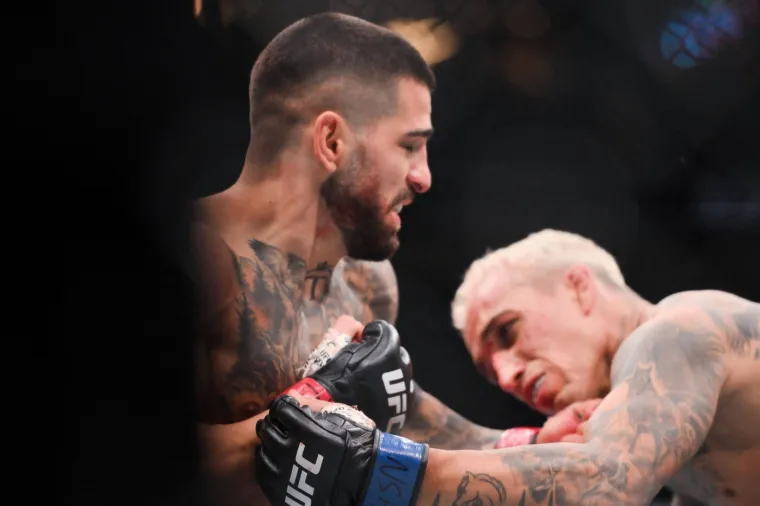 Zvijezda UFC-a brutalno nokautirala suparnika, a svi su primijetili detalj na njemu: 'On je Sotona'