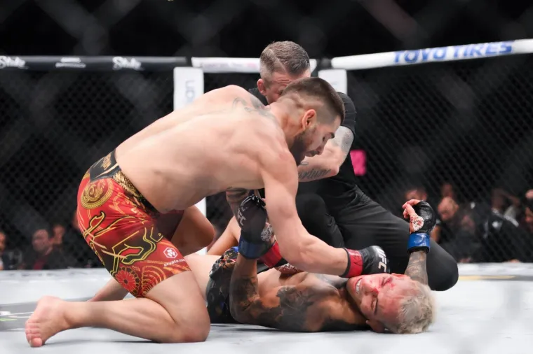 Zvijezda UFC-a brutalno nokautirala suparnika, a svi su primijetili detalj na njemu: 'On je Sotona'