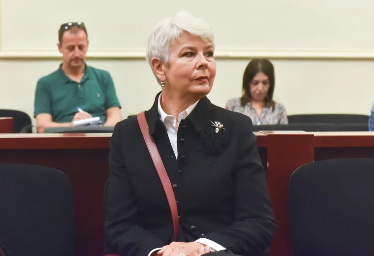 Nekad je imala dugu kosu: Biste li prepoznali Jadranku Kosor u mlađim danima?