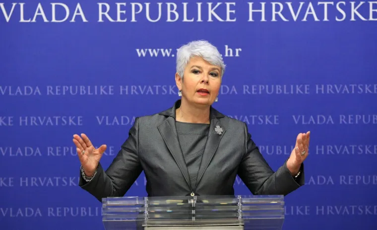 Nekad je imala dugu kosu: Biste li prepoznali Jadranku Kosor u mlađim danima?