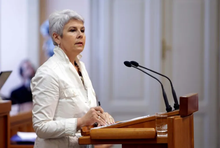 Nekad je imala dugu kosu: Biste li prepoznali Jadranku Kosor u mlađim danima?