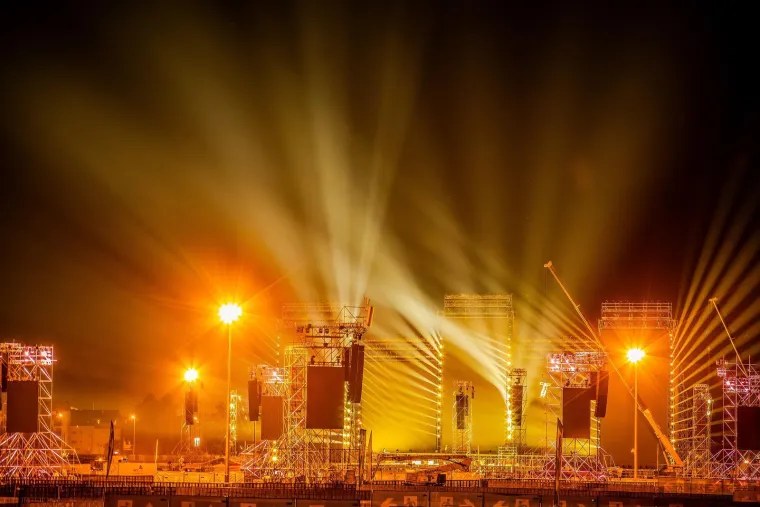 Sve blje&scaron;ti: Hipodrom spreman za povijesni Thompsonov spektakl. Pogledajte prizore