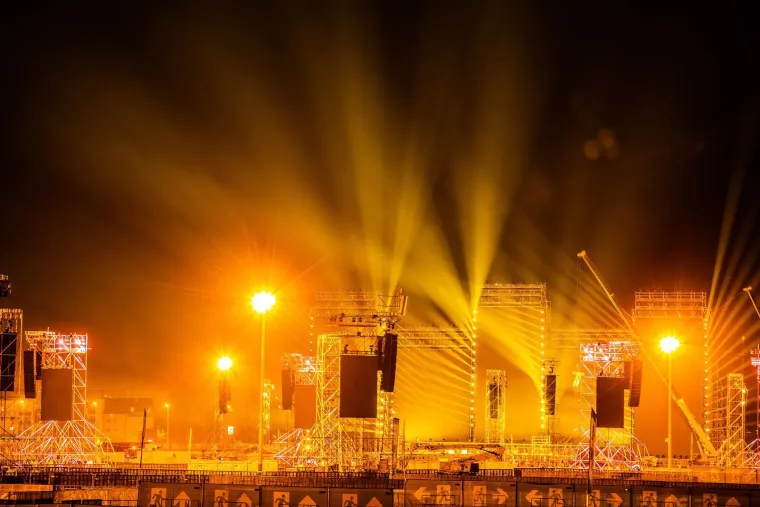 Sve blje&scaron;ti: Hipodrom spreman za povijesni Thompsonov spektakl. Pogledajte prizore