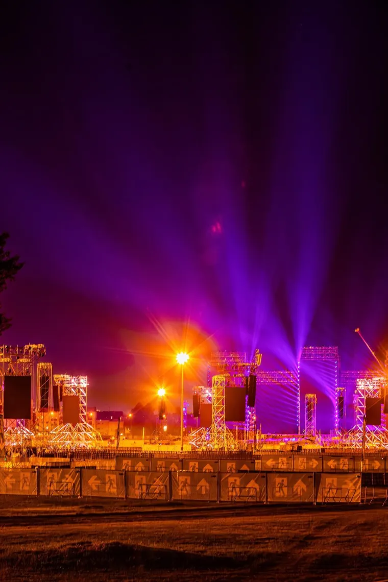 Sve blje&scaron;ti: Hipodrom spreman za povijesni Thompsonov spektakl. Pogledajte prizore