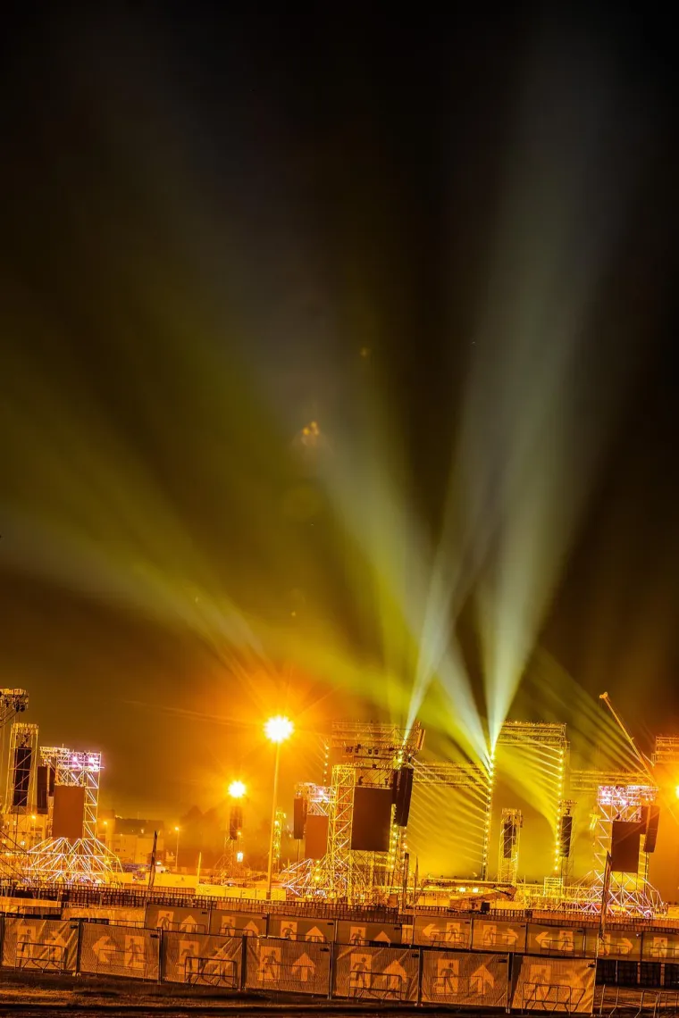 Sve blje&scaron;ti: Hipodrom spreman za povijesni Thompsonov spektakl. Pogledajte prizore