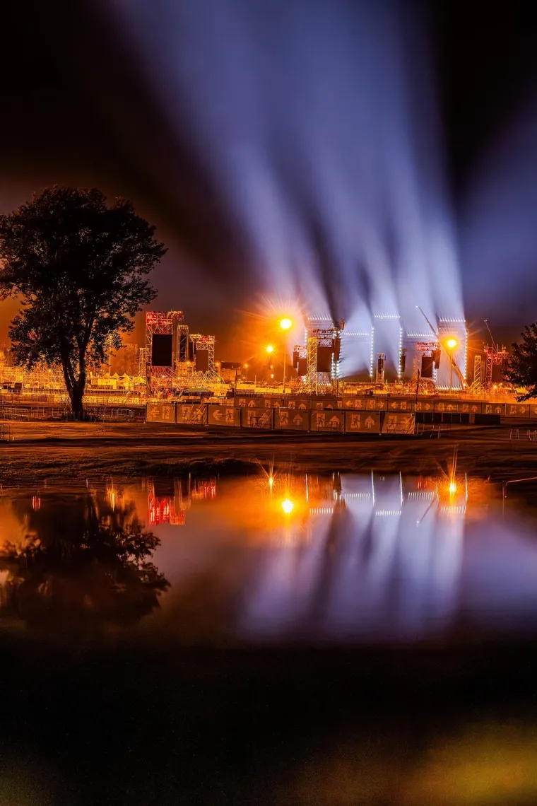 Sve blje&scaron;ti: Hipodrom spreman za povijesni Thompsonov spektakl. Pogledajte prizore