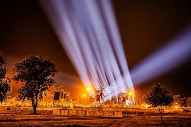 Sve blje&scaron;ti: Hipodrom spreman za povijesni Thompsonov spektakl. Pogledajte prizore