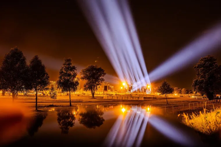 Sve blje&scaron;ti: Hipodrom spreman za povijesni Thompsonov spektakl. Pogledajte prizore