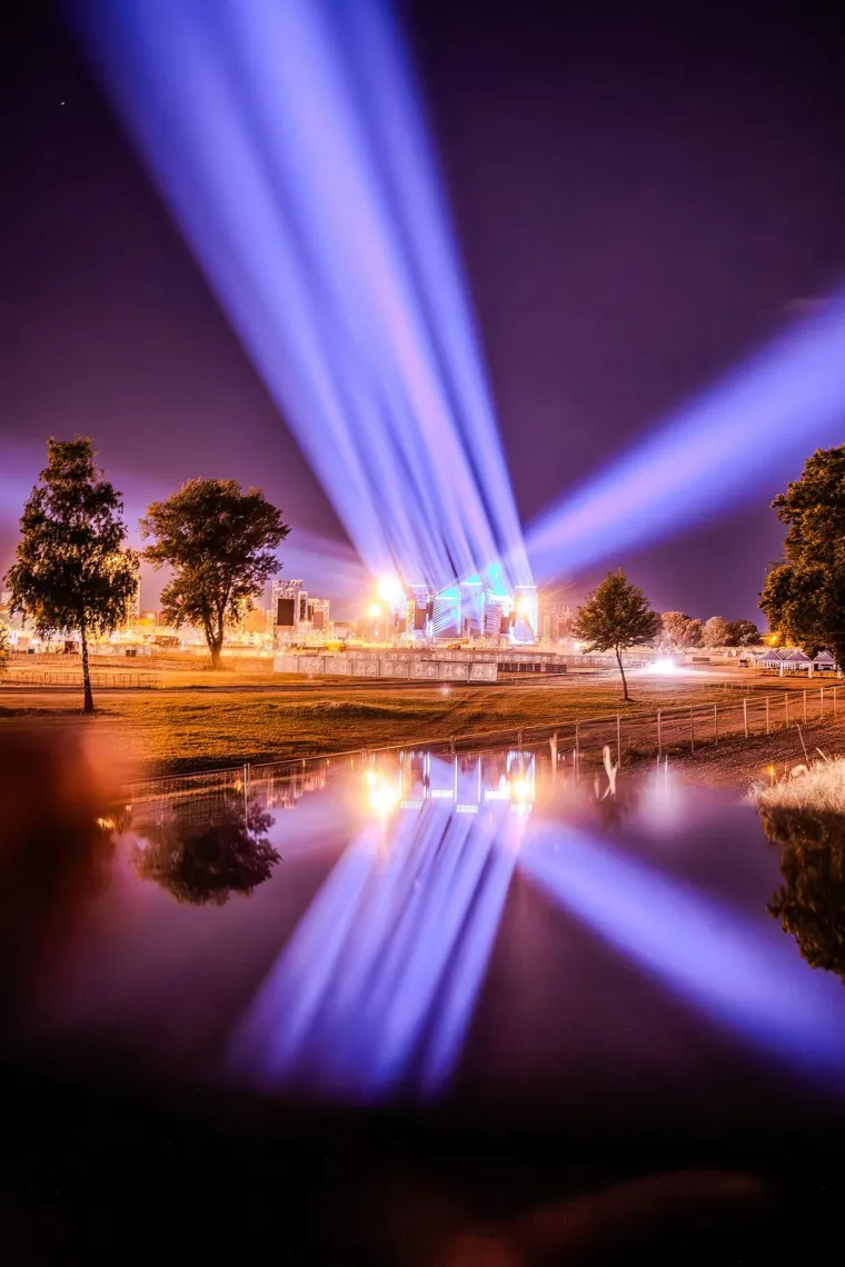 Sve blje&scaron;ti: Hipodrom spreman za povijesni Thompsonov spektakl. Pogledajte prizore