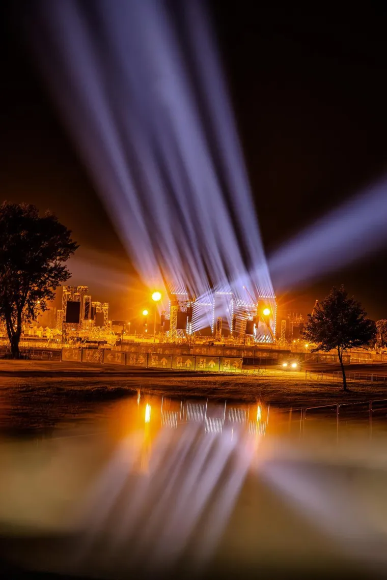 Sve blje&scaron;ti: Hipodrom spreman za povijesni Thompsonov spektakl. Pogledajte prizore