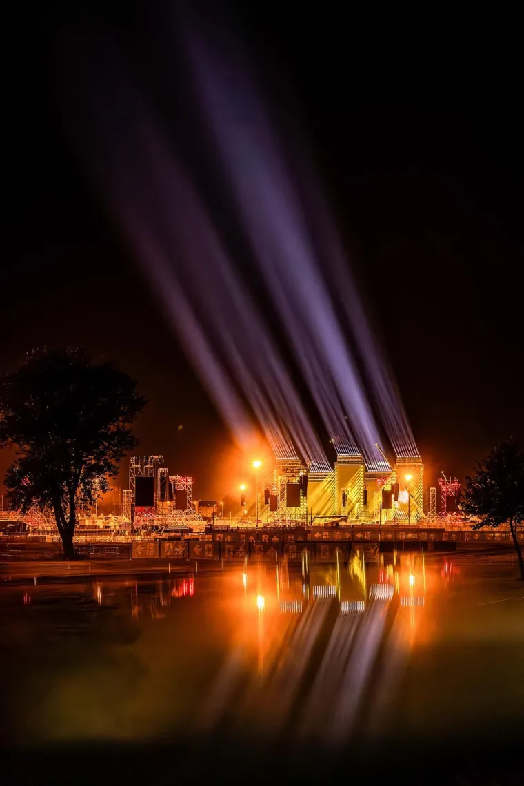 Sve blje&scaron;ti: Hipodrom spreman za povijesni Thompsonov spektakl. Pogledajte prizore