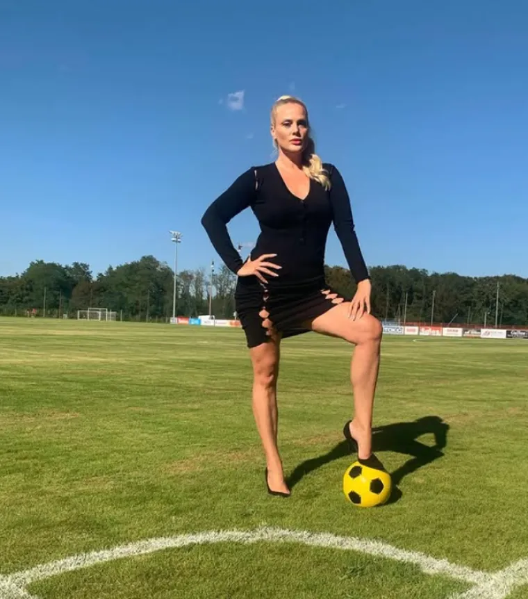 Svima je bila na tapeti zbog braka s muškarcem u 20-ima: U 50. godini blista kao nikad