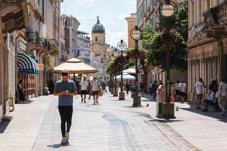 Tlo gori, a samo najhrabriji su izašli u centar: Riječani navikli na toplinski val