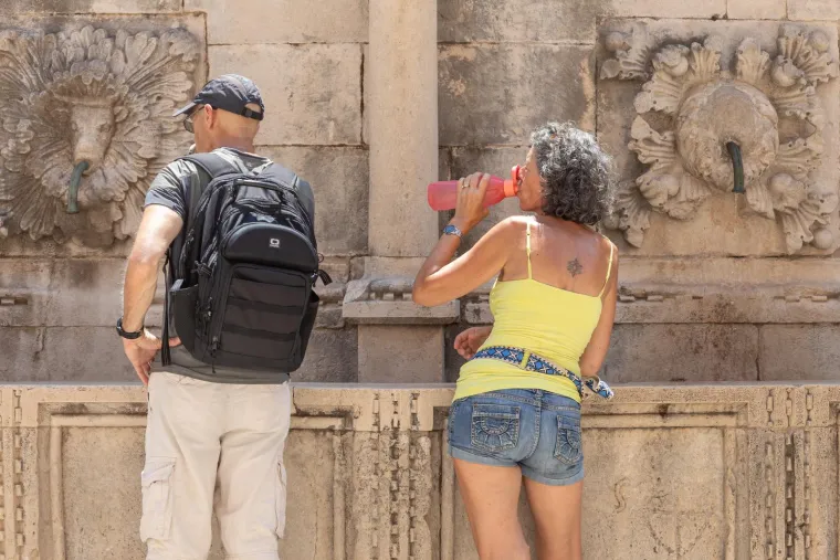 Mahanje lepezom i polijevanje vodom? Samo naprijed! Dubrovčani znaju kako preživjeti ljeto