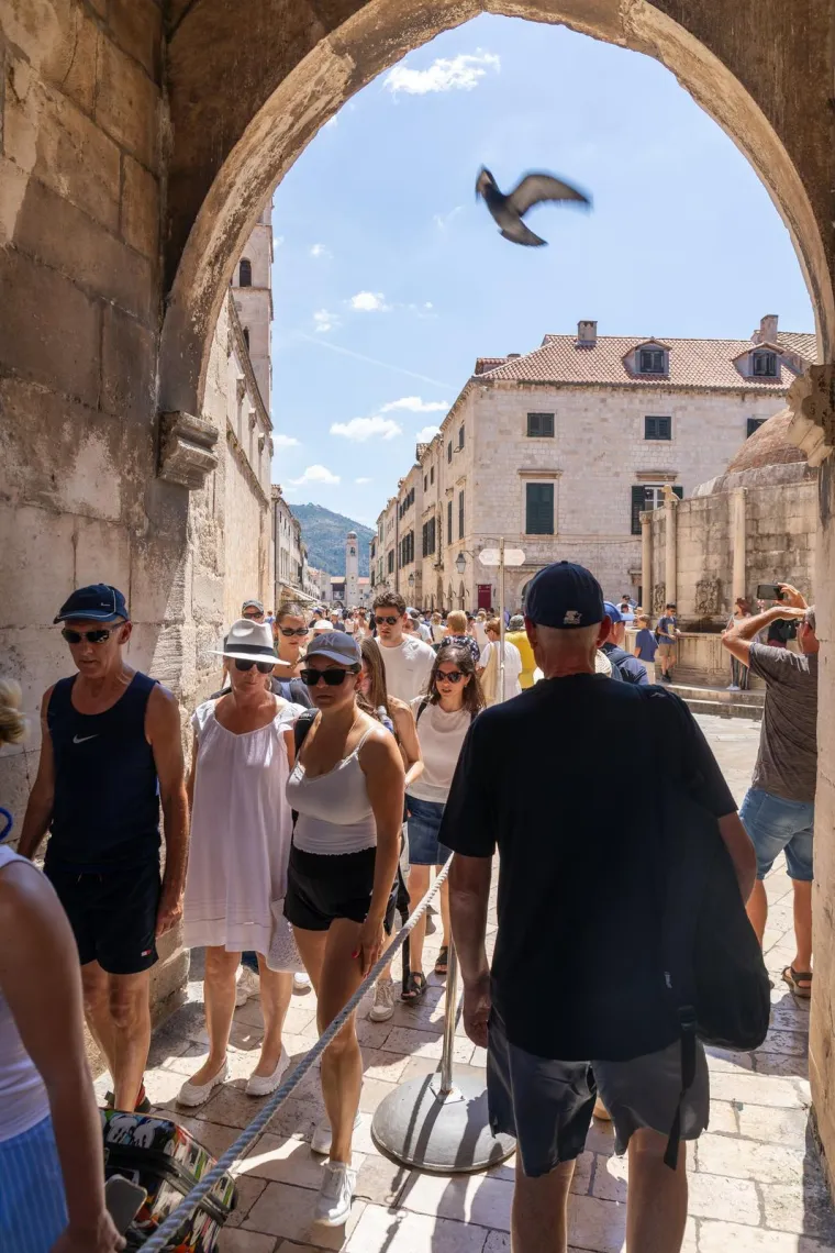 Mahanje lepezom i polijevanje vodom? Samo naprijed! Dubrovčani znaju kako preživjeti ljeto