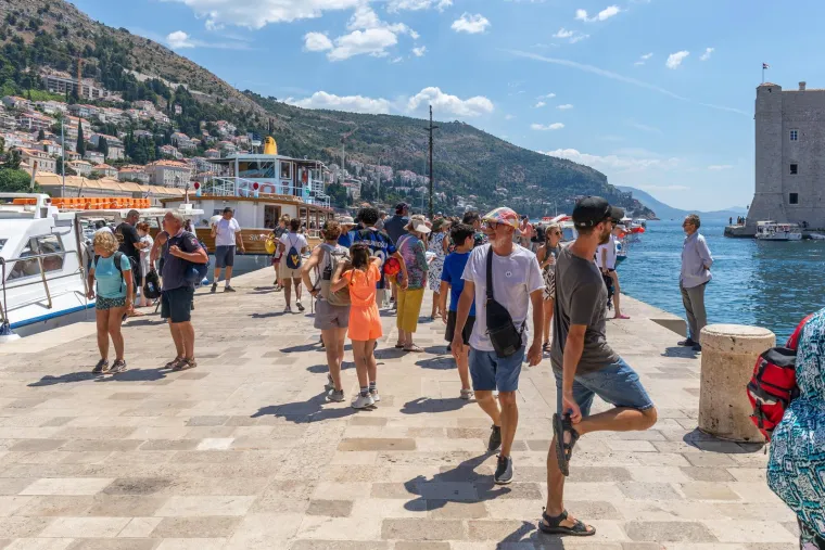 Mahanje lepezom i polijevanje vodom? Samo naprijed! Dubrovčani znaju kako preživjeti ljeto