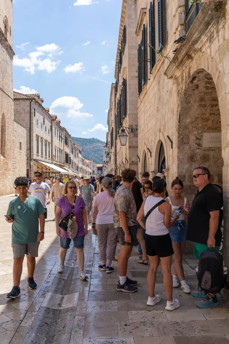 Mahanje lepezom i polijevanje vodom? Samo naprijed! Dubrovčani znaju kako preživjeti ljeto
