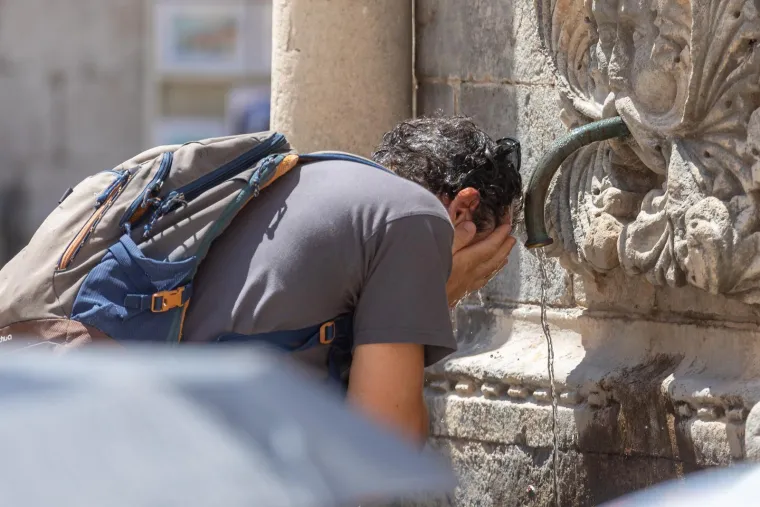 Mahanje lepezom i polijevanje vodom? Samo naprijed! Dubrovčani znaju kako preživjeti ljeto