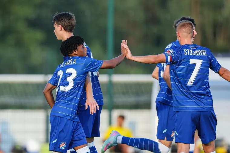 Dinamo zaigrao u novom dresu: Pogledajte kako novo plavo ruho izgleda u akciji