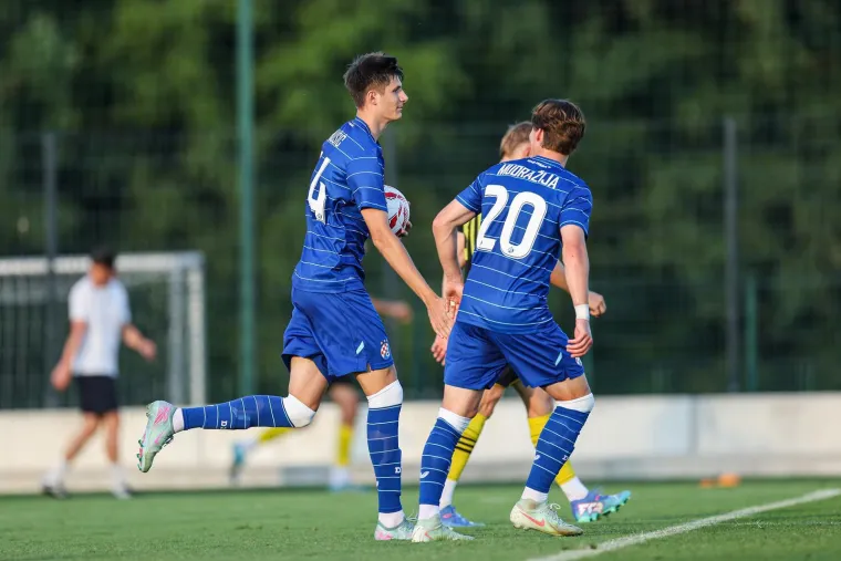 Dinamo zaigrao u novom dresu: Pogledajte kako novo plavo ruho izgleda u akciji