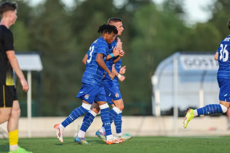 Dinamo zaigrao u novom dresu: Pogledajte kako novo plavo ruho izgleda u akciji