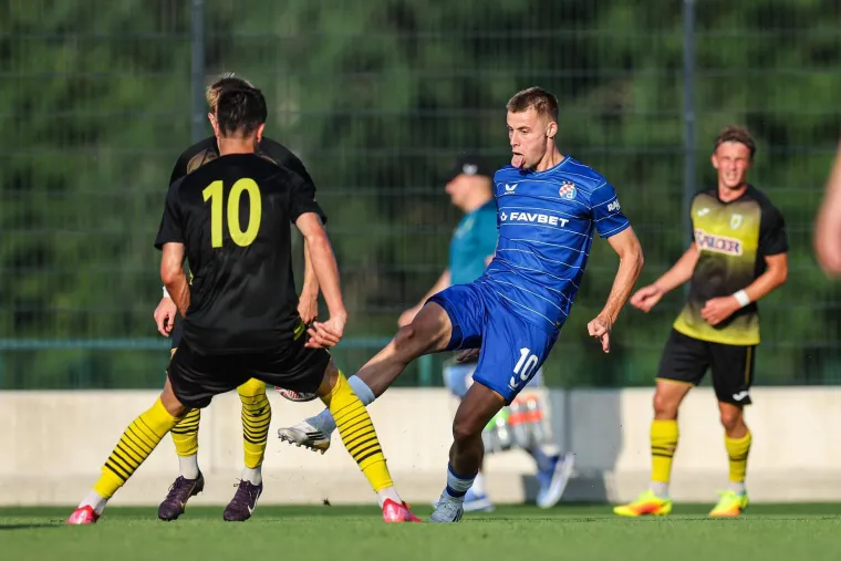 Dinamo zaigrao u novom dresu: Pogledajte kako novo plavo ruho izgleda u akciji