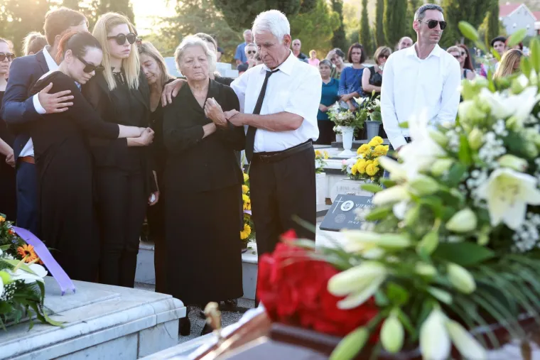 Antonija Blaće neutješna na sprovodu Siniše Svilana prije točno devet godina