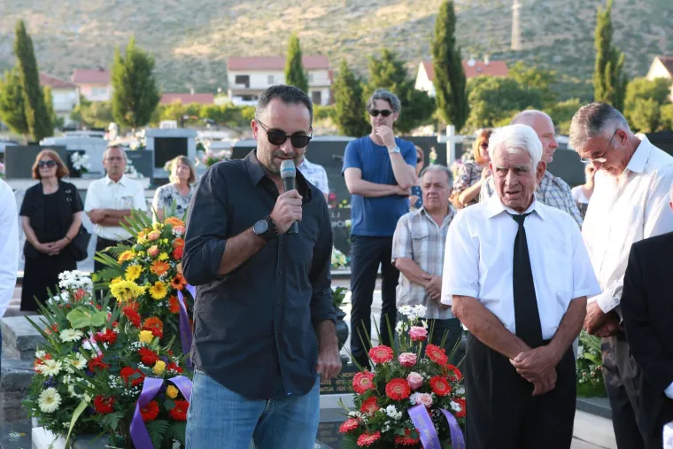 Antonija Blaće neutješna na sprovodu Siniše Svilana prije točno devet godina