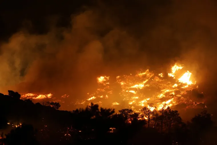 Apokaliptične scene na popularnom otoku, u tijeku masovna evakuacija: 'Približava se!'