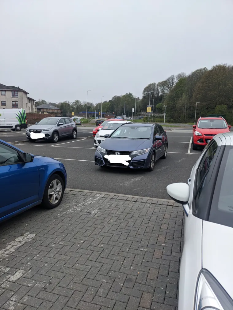Živcira li i vas kada ovako parkiraju? Izvukli smo najgore primjere sebičnosti, drskosti i gluposti