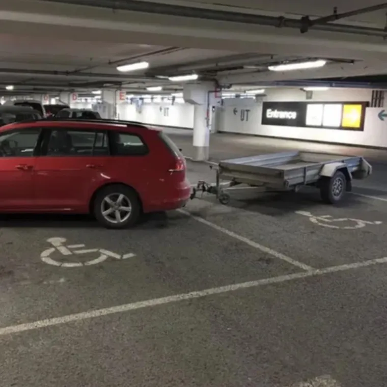 Živcira li i vas kada ovako parkiraju? Izvukli smo najgore primjere sebičnosti, drskosti i gluposti