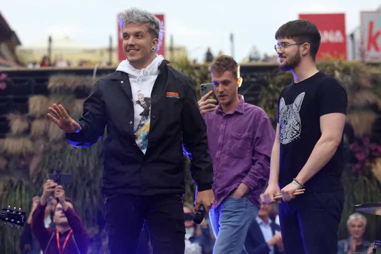 Na Eurosongu nije bio prvi, ali osmijeh njegove žene govori da je u ljubavi itekako pobijedio