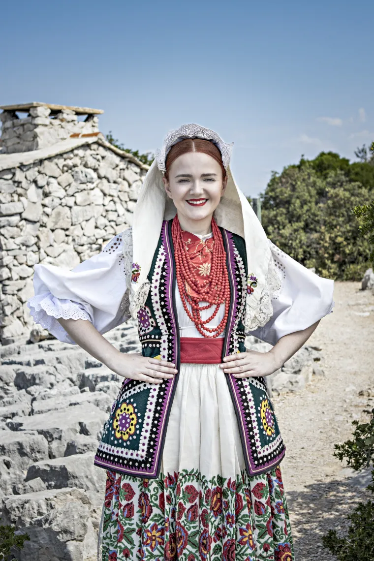Ljepota i ponos hrvatske baštine: Djevojke iz cijelog svijeta zasjale u Biogradu