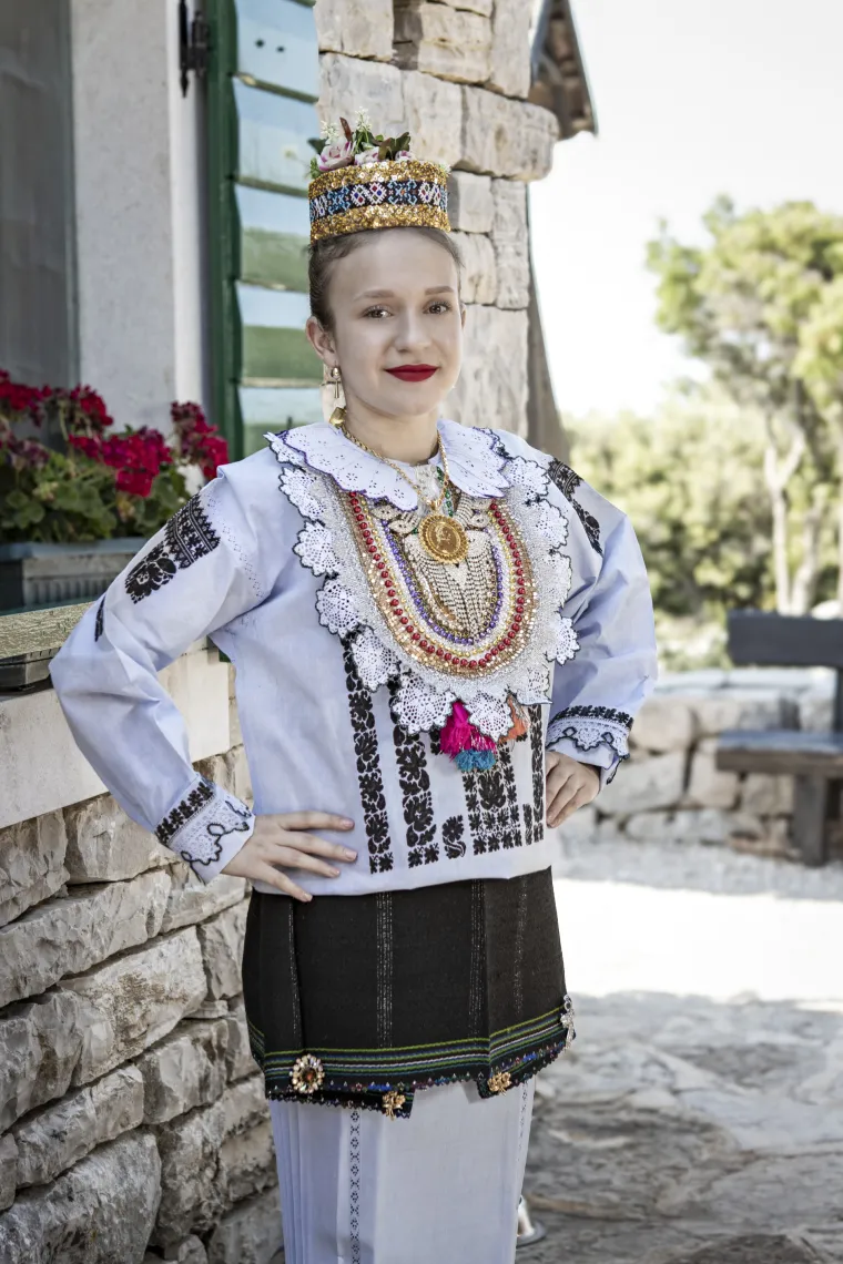 Ljepota i ponos hrvatske baštine: Djevojke iz cijelog svijeta zasjale u Biogradu