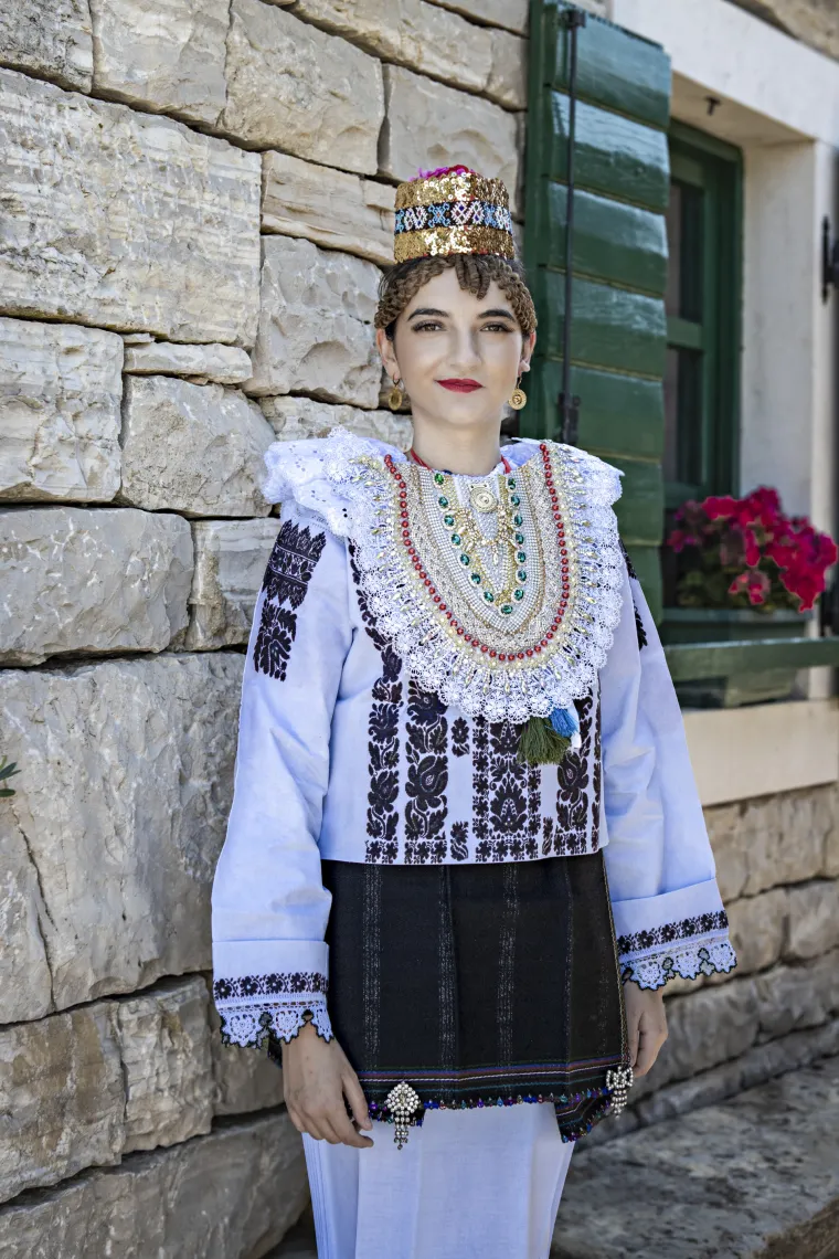Ljepota i ponos hrvatske baštine: Djevojke iz cijelog svijeta zasjale u Biogradu