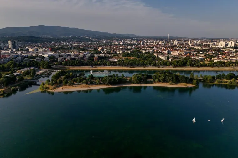 Misterij na Jarunu! Pogled iz zraka otkrio nešto o čemu svi odavno šuškaju