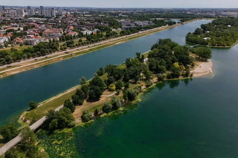 Misterij na Jarunu! Pogled iz zraka otkrio nešto o čemu svi odavno šuškaju
