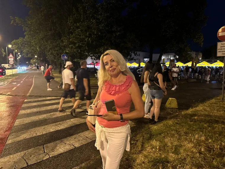 Zgodne dame u susret velikom koncertu zagrijale atmosferu: Evo što su nosile, nije za slaba srca