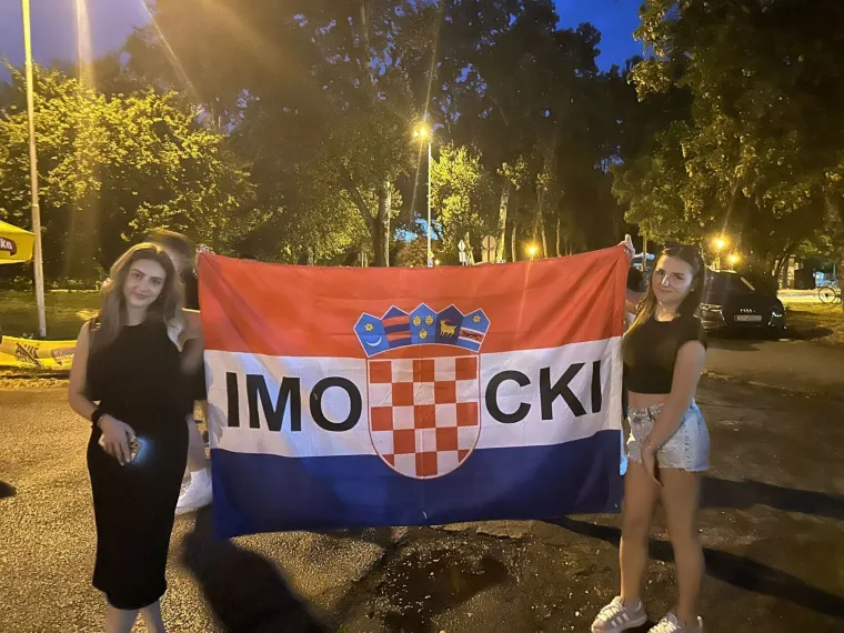 Zgodne dame u susret velikom koncertu zagrijale atmosferu: Evo što su nosile, nije za slaba srca