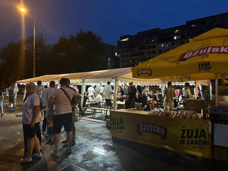 Zgodne dame u susret velikom koncertu zagrijale atmosferu: Evo što su nosile, nije za slaba srca