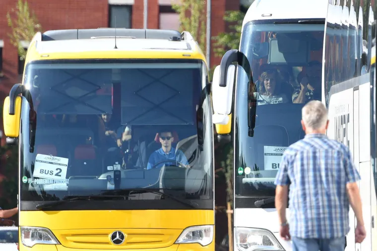 Autobusi krcati od ranog jutra: Fanovi iz cijele Hrvatske krenuli na Thompsona