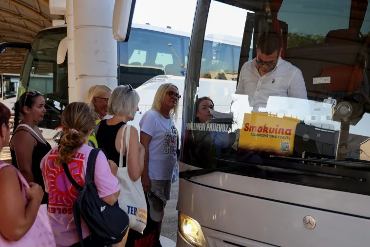 Autobusi krcati od ranog jutra: Fanovi iz cijele Hrvatske krenuli na Thompsona