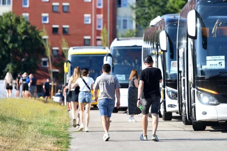 Autobusi krcati od ranog jutra: Fanovi iz cijele Hrvatske krenuli na Thompsona