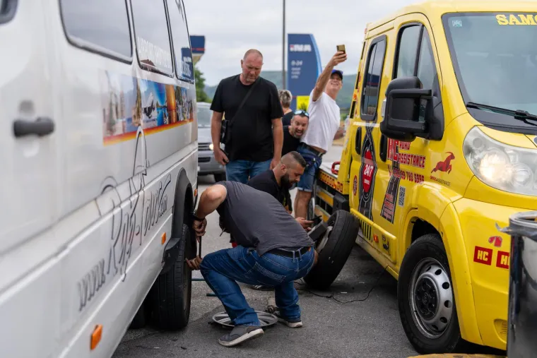 Autobusi krcati od ranog jutra: Fanovi iz cijele Hrvatske krenuli na Thompsona