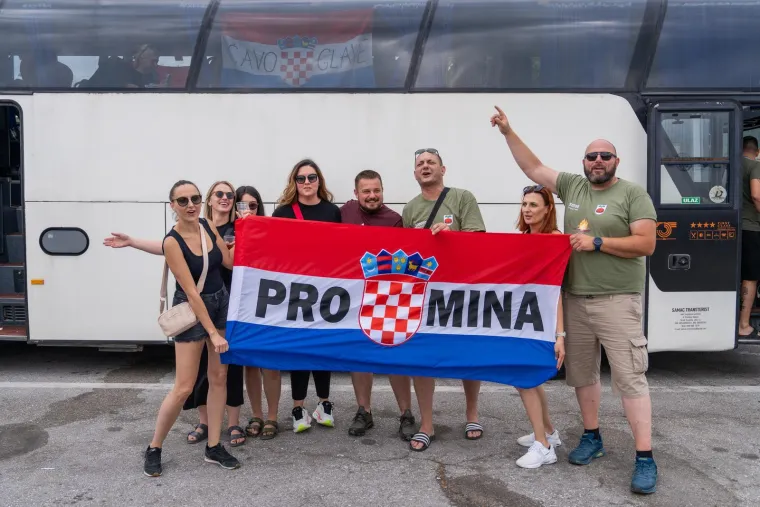 Autobusi krcati od ranog jutra: Fanovi iz cijele Hrvatske krenuli na Thompsona
