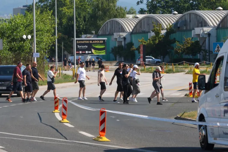 Thompsonovi obožavatelji prije koncerta osvježenje potražili u jezeru Bundek