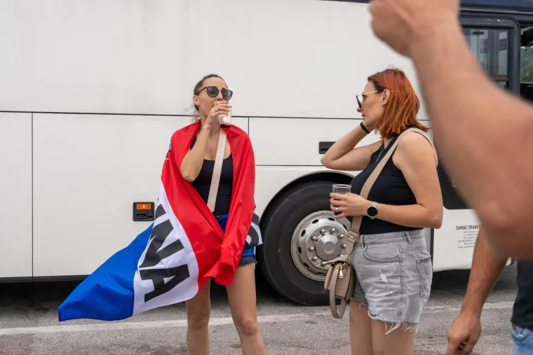 Thompsonovi obožavatelji prije koncerta osvježenje potražili u jezeru Bundek